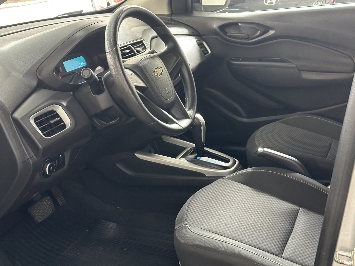 CHEVROLET ONIX 1.4 MPFI ADVANTAGE 8V FLEX 4P AUTOMÁTICO