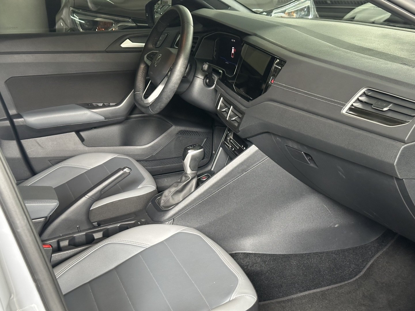 VOLKSWAGEN NIVUS 1.0 200 TSI TOTAL FLEX HIGHLINE AUTOMÁTICO