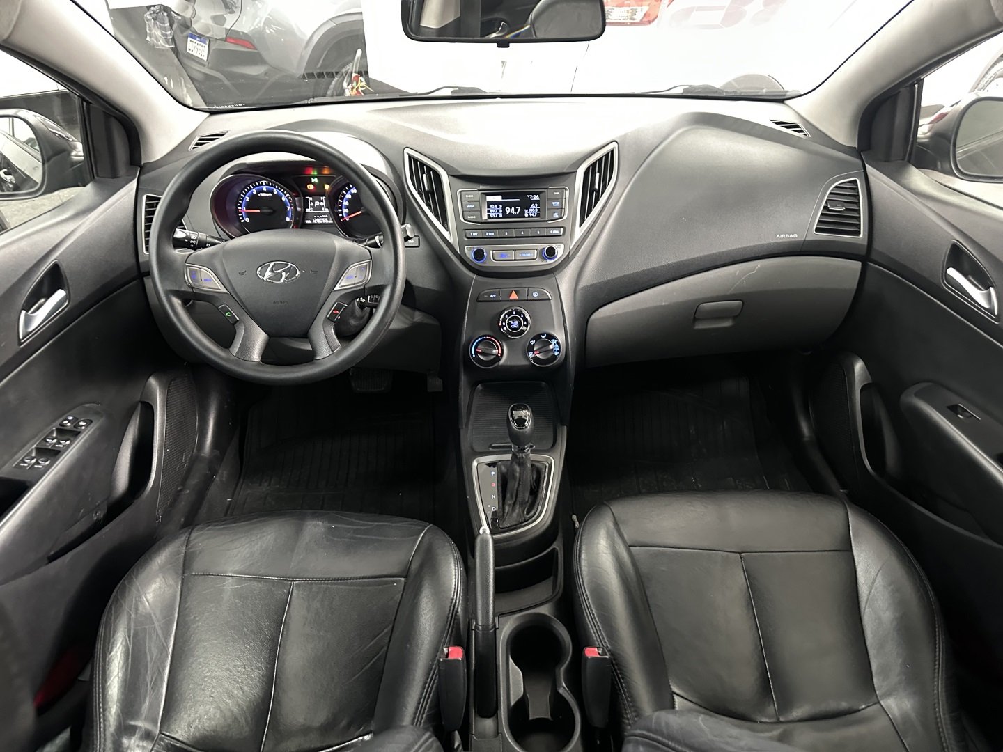 HYUNDAI HB20S 1.6 COMFORT PLUS 16V FLEX 4P AUTOMÁTICO